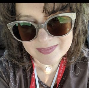 Meet your Posher, Angela